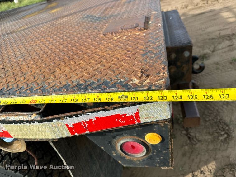 image for item LG9027 2005 GMC  C5500 Crew Cab flatbed truck