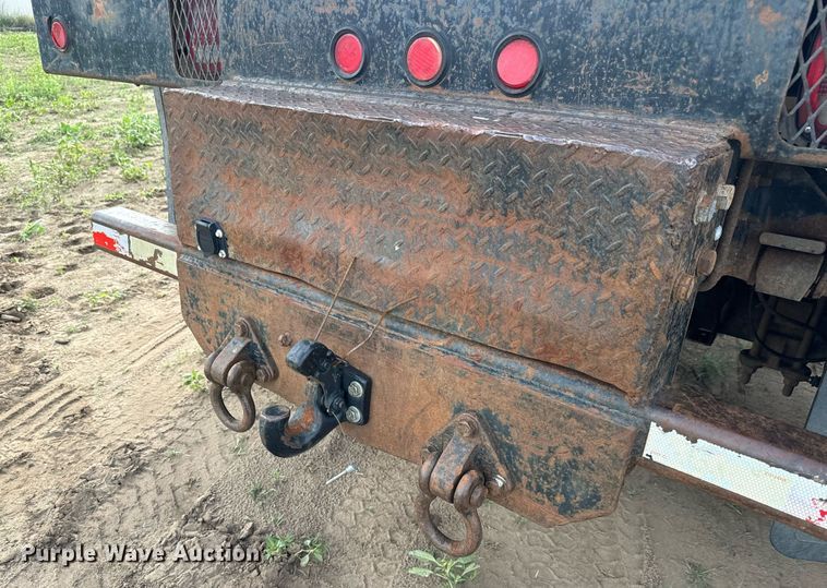 image for item LG9027 2005 GMC  C5500 Crew Cab flatbed truck