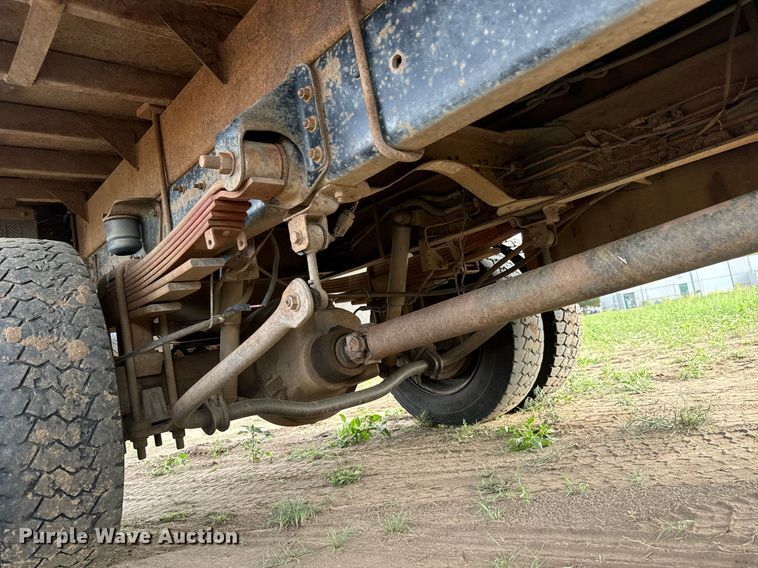 image for item LG9027 2005 GMC  C5500 Crew Cab flatbed truck