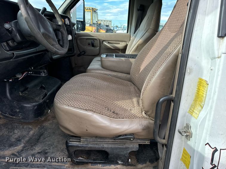 image for item LG9027 2005 GMC  C5500 Crew Cab flatbed truck