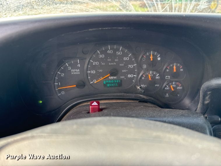 image for item LG9027 2005 GMC  C5500 Crew Cab flatbed truck