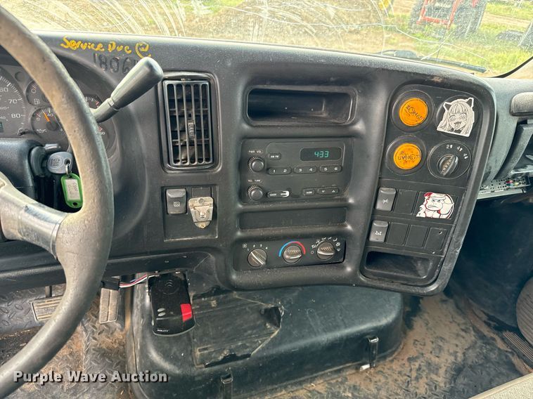 image for item LG9027 2005 GMC  C5500 Crew Cab flatbed truck