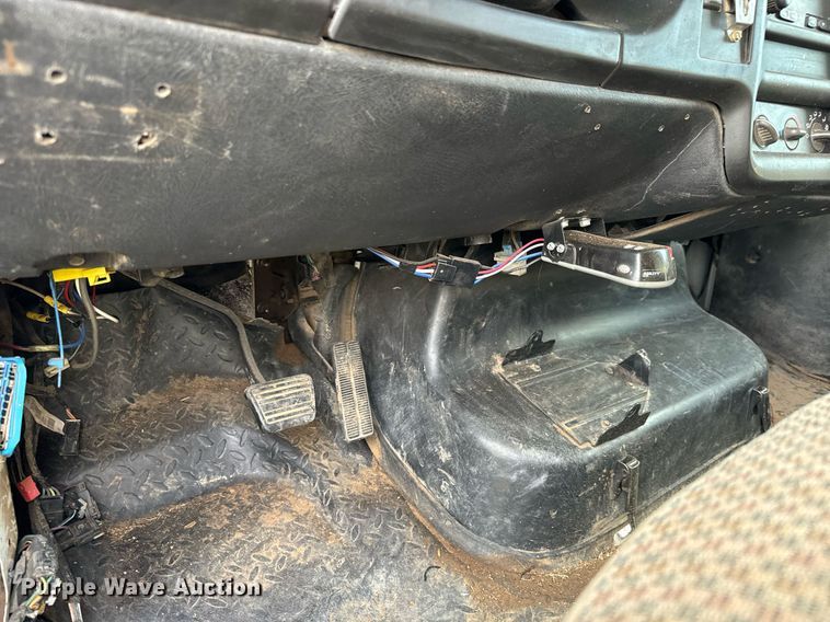 image for item LG9027 2005 GMC  C5500 Crew Cab flatbed truck