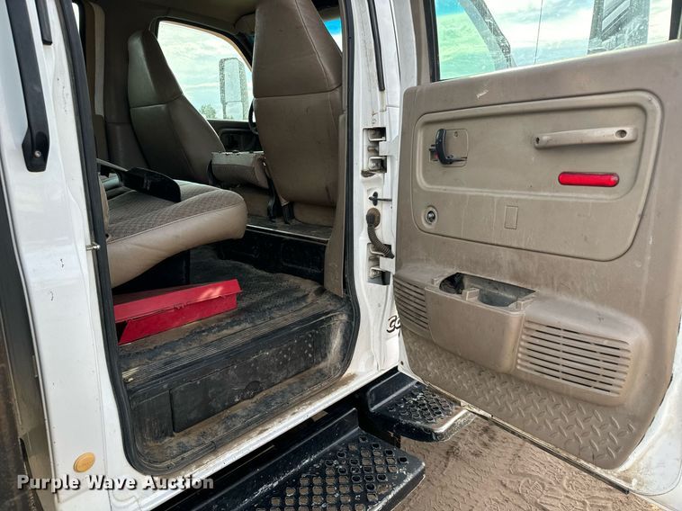 image for item LG9027 2005 GMC  C5500 Crew Cab flatbed truck