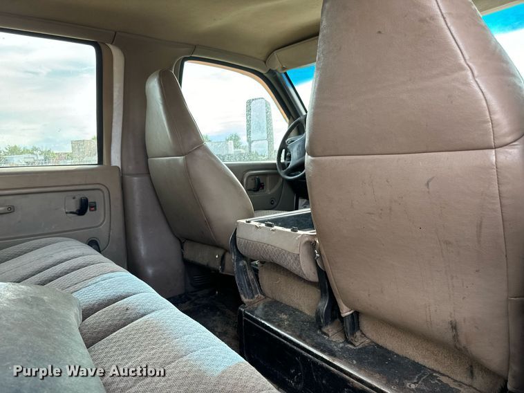 image for item LG9027 2005 GMC  C5500 Crew Cab flatbed truck