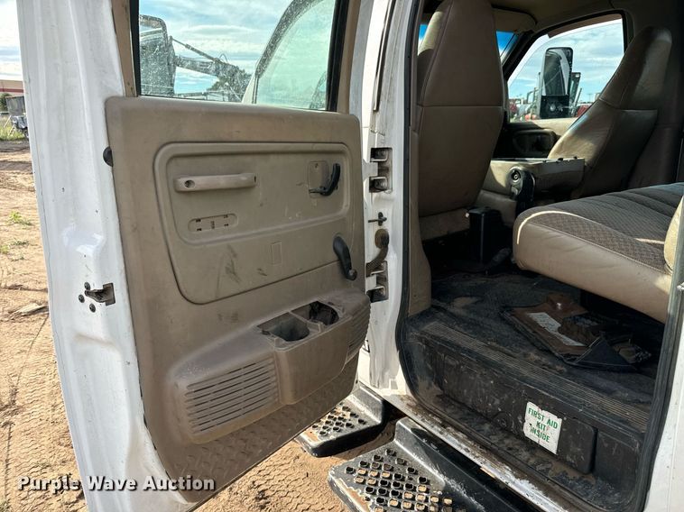 image for item LG9027 2005 GMC  C5500 Crew Cab flatbed truck