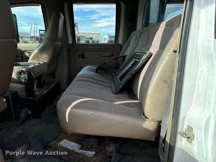 image for item LG9027 2005 GMC  C5500 Crew Cab flatbed truck