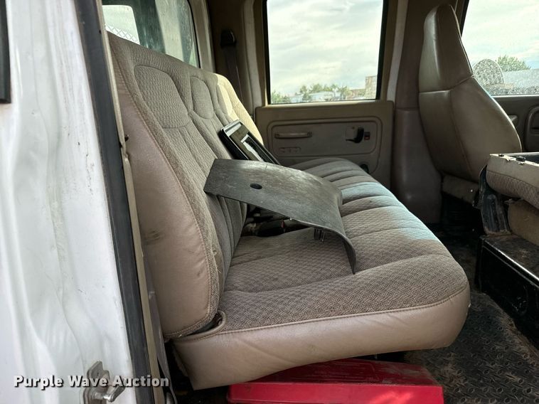 image for item LG9027 2005 GMC  C5500 Crew Cab flatbed truck