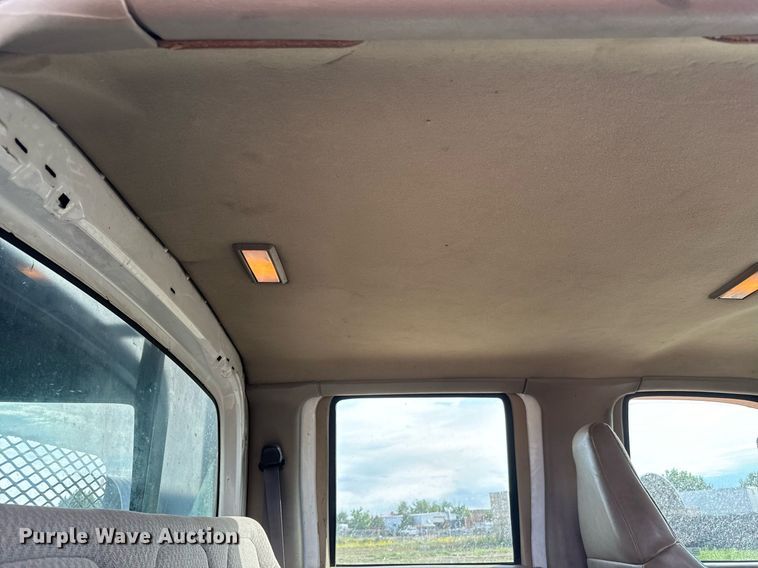 image for item LG9027 2005 GMC  C5500 Crew Cab flatbed truck