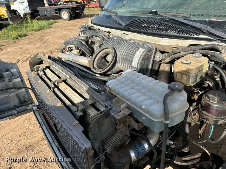 image for item LG9027 2005 GMC  C5500 Crew Cab flatbed truck