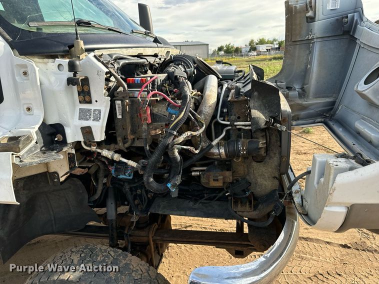 image for item LG9027 2005 GMC  C5500 Crew Cab flatbed truck