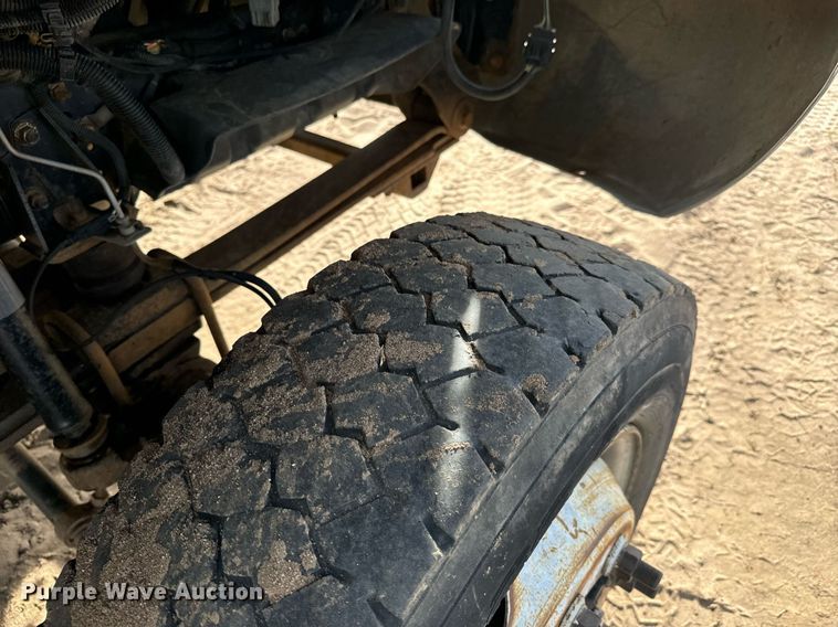 image for item LG9027 2005 GMC  C5500 Crew Cab flatbed truck