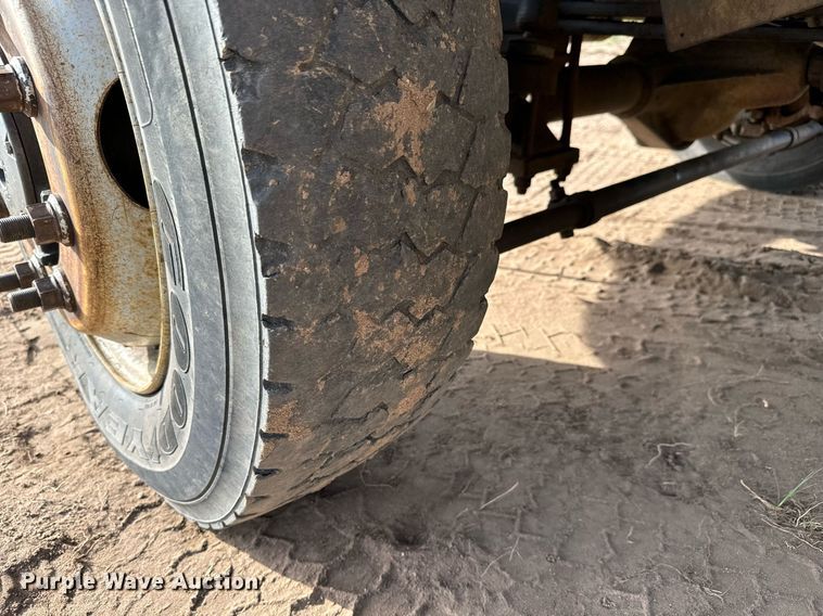 image for item LG9027 2005 GMC  C5500 Crew Cab flatbed truck