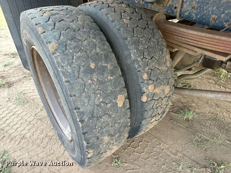 image for item LG9027 2005 GMC  C5500 Crew Cab flatbed truck