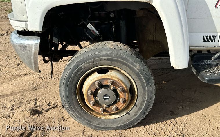 image for item LG9027 2005 GMC  C5500 Crew Cab flatbed truck