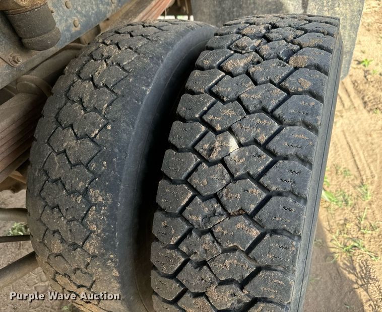 image for item LG9027 2005 GMC  C5500 Crew Cab flatbed truck