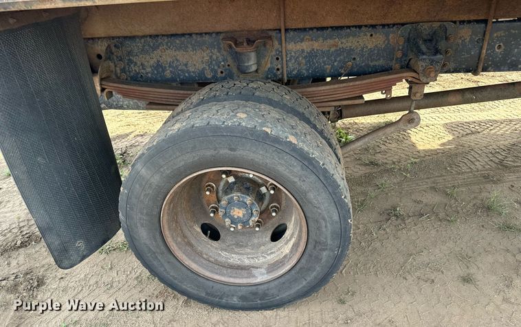 image for item LG9027 2005 GMC  C5500 Crew Cab flatbed truck