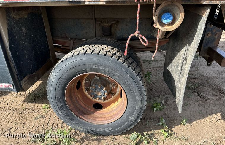 image for item LG9027 2005 GMC  C5500 Crew Cab flatbed truck