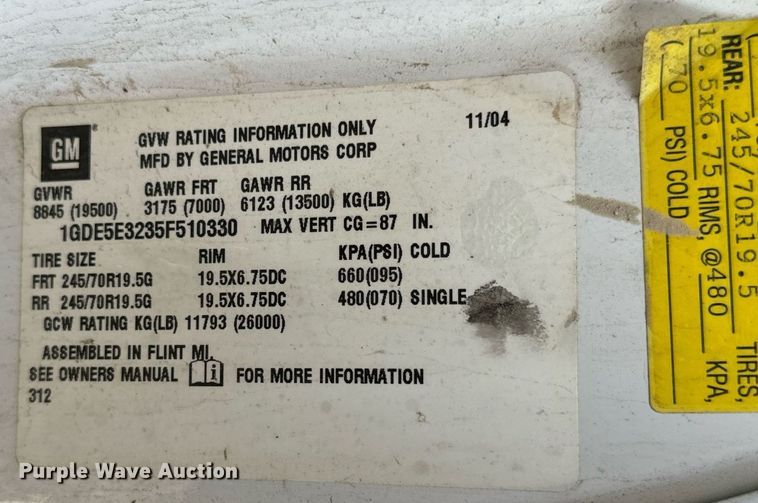 image for item LG9027 2005 GMC  C5500 Crew Cab flatbed truck