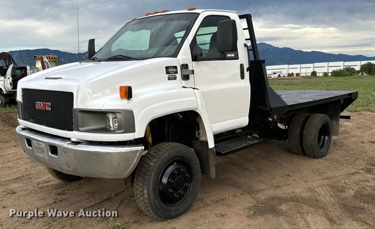 image for item LG9028 2005 GMC C5500 flatbed truck