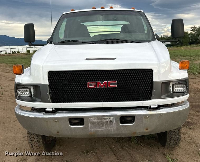 image for item LG9028 2005 GMC C5500 flatbed truck