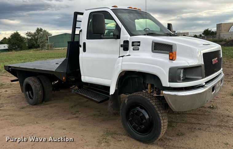 image for item LG9028 2005 GMC C5500 flatbed truck
