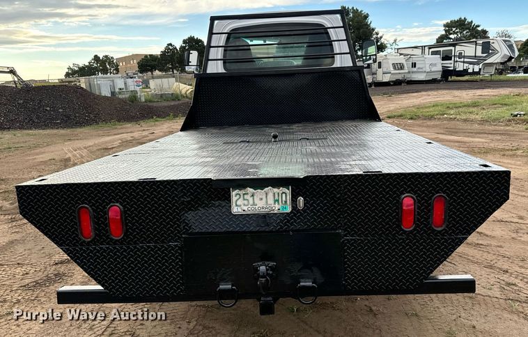 image for item LG9028 2005 GMC C5500 flatbed truck