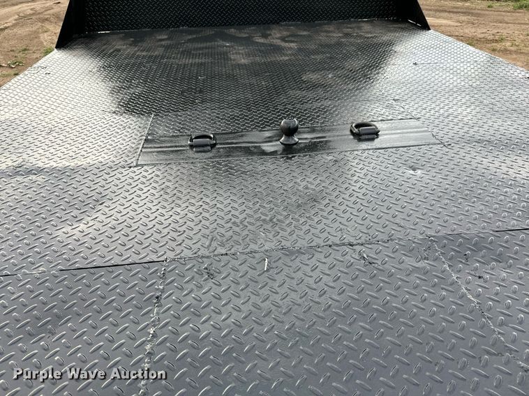 image for item LG9028 2005 GMC C5500 flatbed truck