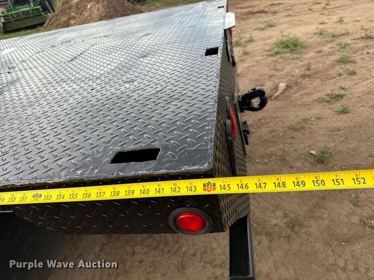 image for item LG9028 2005 GMC C5500 flatbed truck