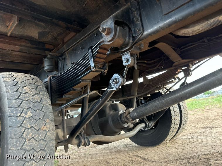 image for item LG9028 2005 GMC C5500 flatbed truck