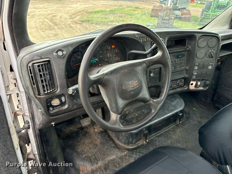 image for item LG9028 2005 GMC C5500 flatbed truck