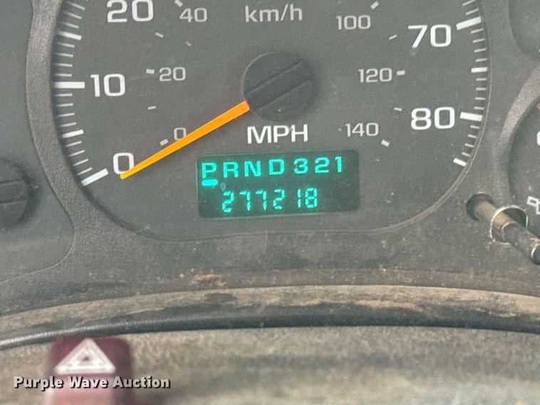 image for item LG9028 2005 GMC C5500 flatbed truck