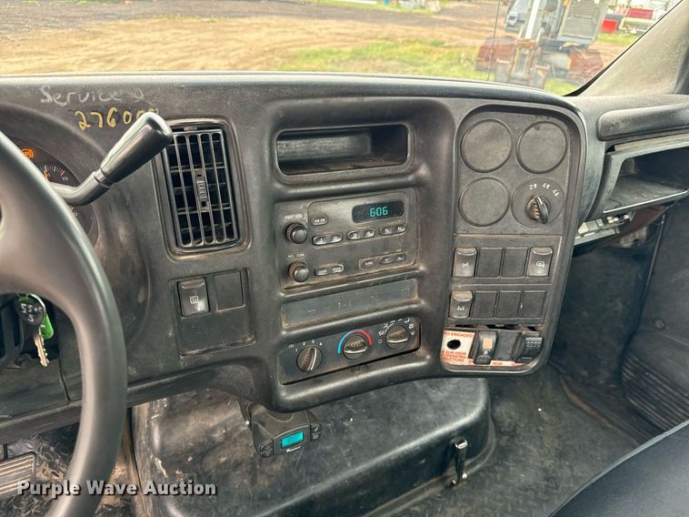 image for item LG9028 2005 GMC C5500 flatbed truck