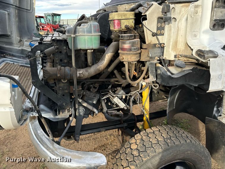 image for item LG9028 2005 GMC C5500 flatbed truck