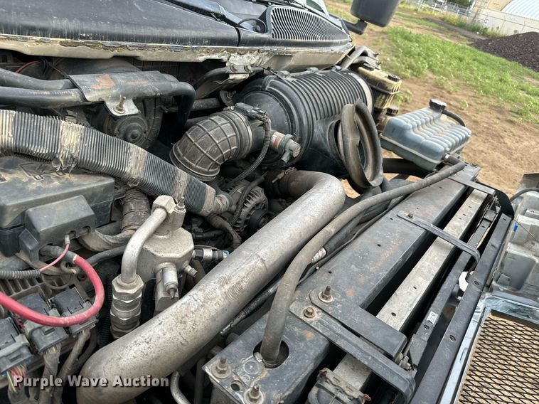 image for item LG9028 2005 GMC C5500 flatbed truck