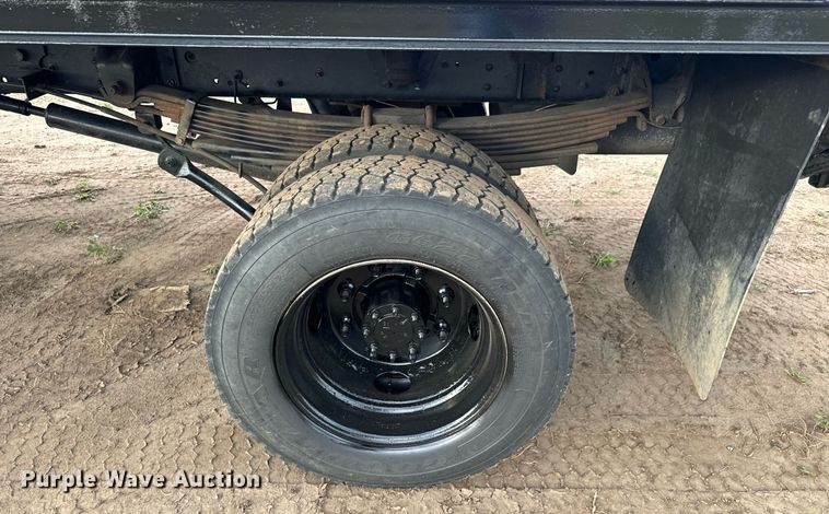 image for item LG9028 2005 GMC C5500 flatbed truck