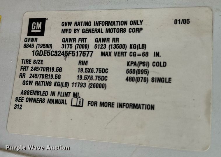 image for item LG9028 2005 GMC C5500 flatbed truck