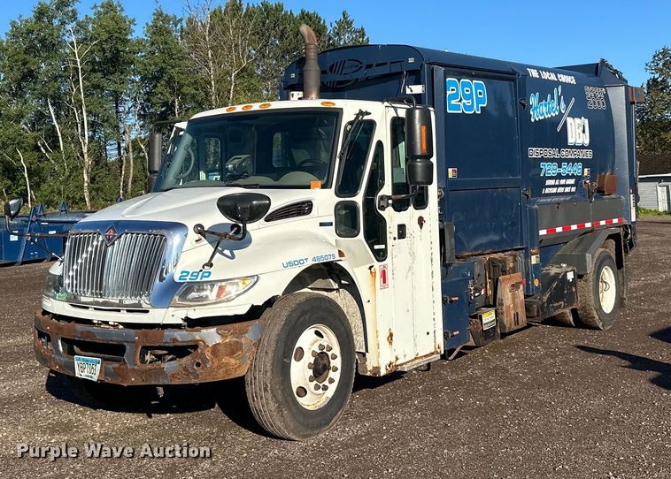 image for item LR9470 2010 International  DuraStar 4400 refuse truck