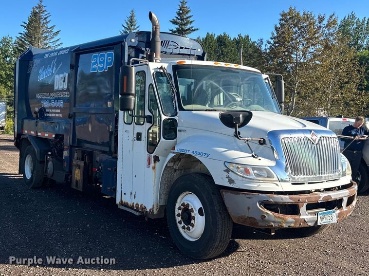 image for item LR9470 2010 International  DuraStar 4400 refuse truck