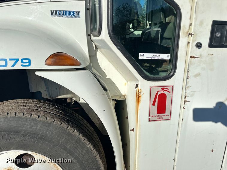 image for item LR9470 2010 International  DuraStar 4400 refuse truck