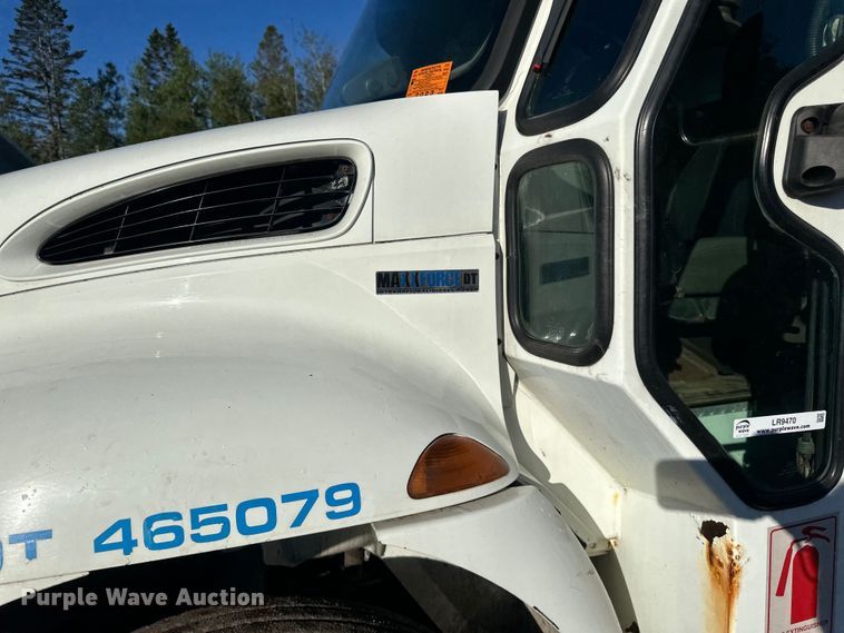 image for item LR9470 2010 International  DuraStar 4400 refuse truck