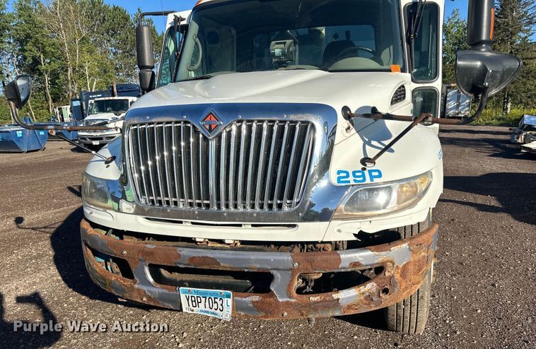 image for item LR9470 2010 International  DuraStar 4400 refuse truck