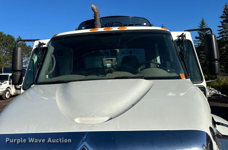 image for item LR9470 2010 International  DuraStar 4400 refuse truck