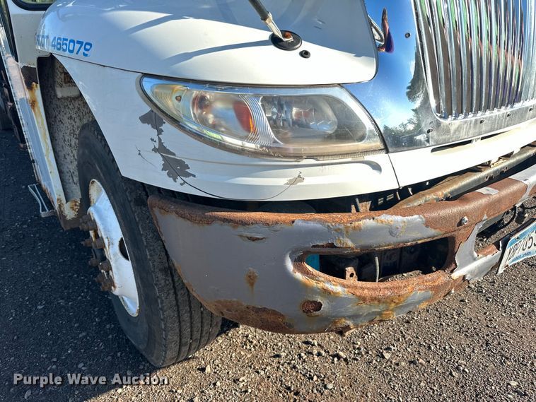 image for item LR9470 2010 International  DuraStar 4400 refuse truck