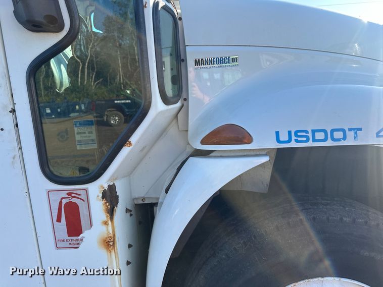 image for item LR9470 2010 International  DuraStar 4400 refuse truck