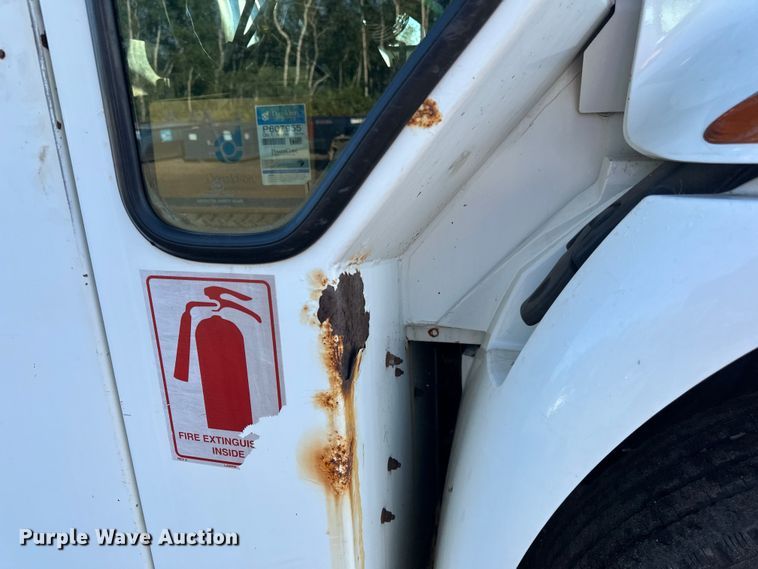 image for item LR9470 2010 International  DuraStar 4400 refuse truck