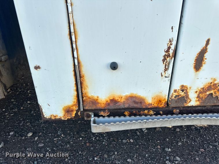 image for item LR9470 2010 International  DuraStar 4400 refuse truck