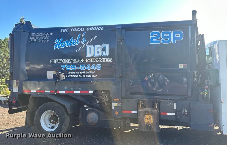 image for item LR9470 2010 International  DuraStar 4400 refuse truck