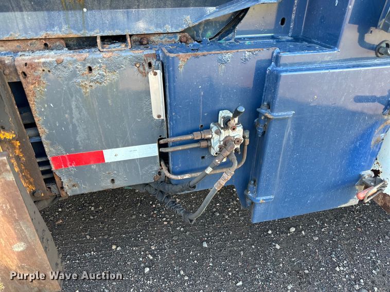 image for item LR9470 2010 International  DuraStar 4400 refuse truck