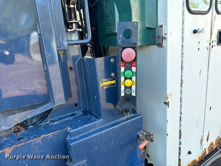 image for item LR9470 2010 International  DuraStar 4400 refuse truck